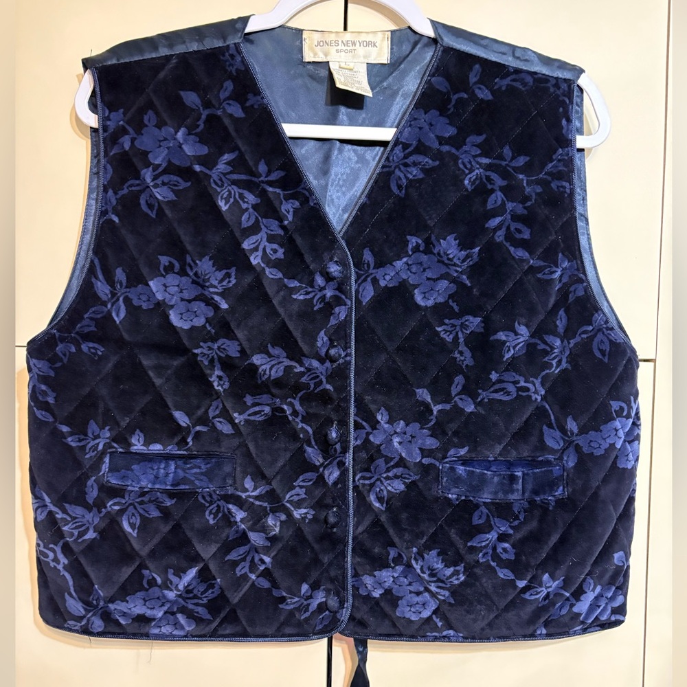 Blue Quilted Velvet Floral Vest Jones New York with Blue Floral Pattern
